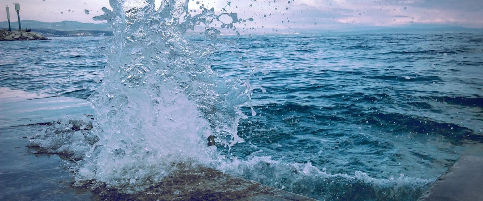 Captivating ocean splash against the Croatian coast in Jezerane, showcasing the natural beauty of water movement.