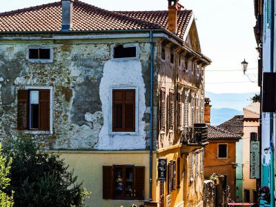 Sunlit cobblestone street in picturesque Motovun, Croatia, capturing vintage Italian-style architecture.