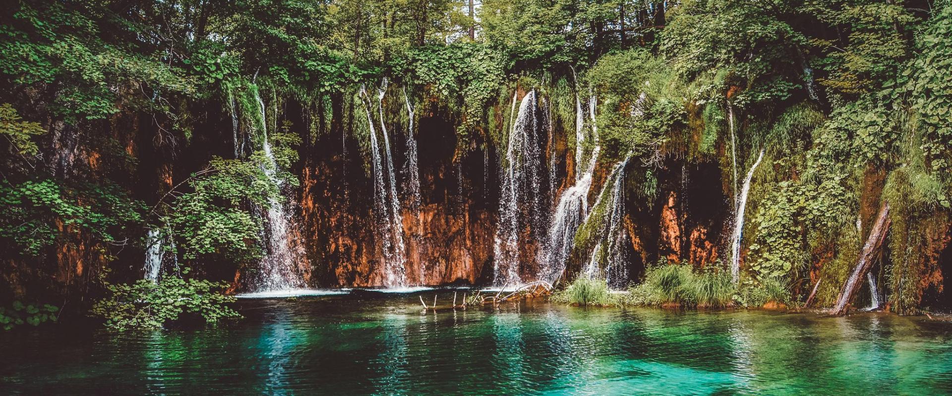 Breathtaking view of waterfalls and lush greenery in Plitvice Lakes National Park, Croatia.