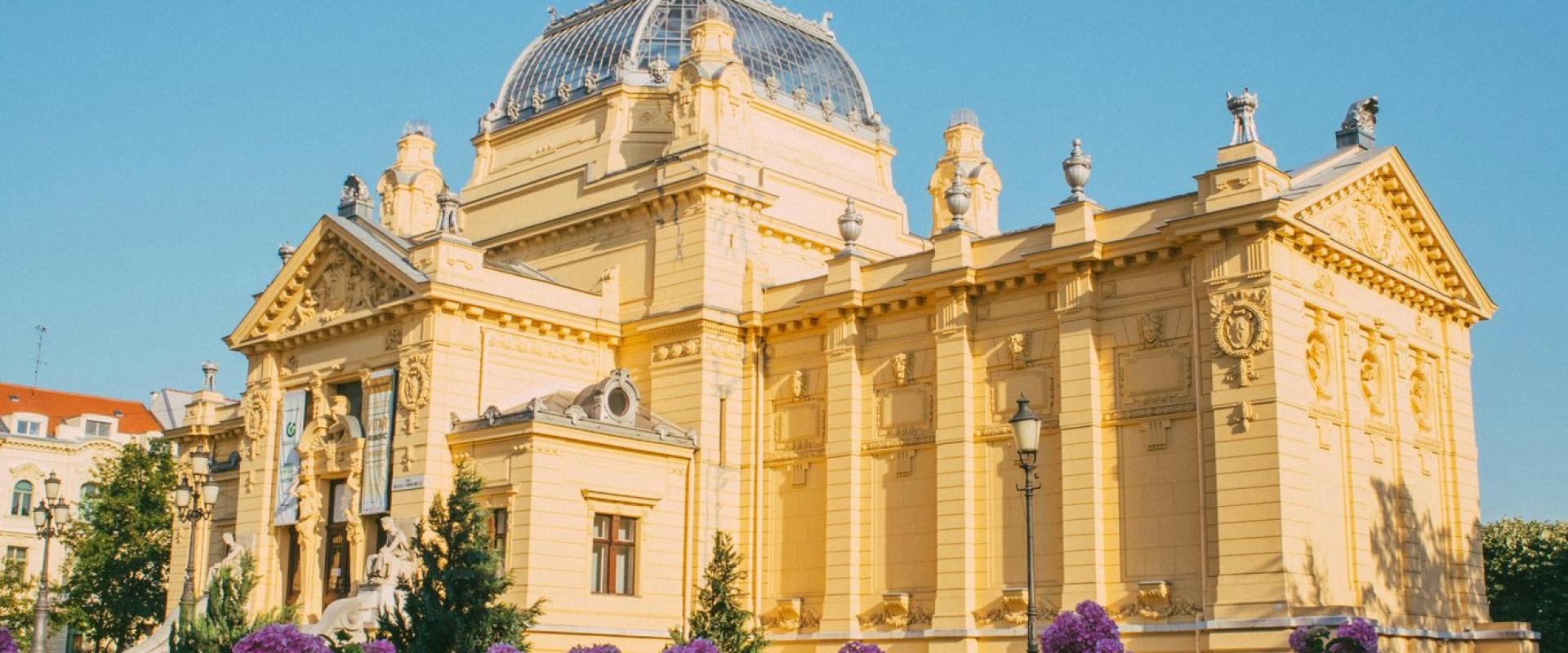 Spring Cafés and Art in Zagreb