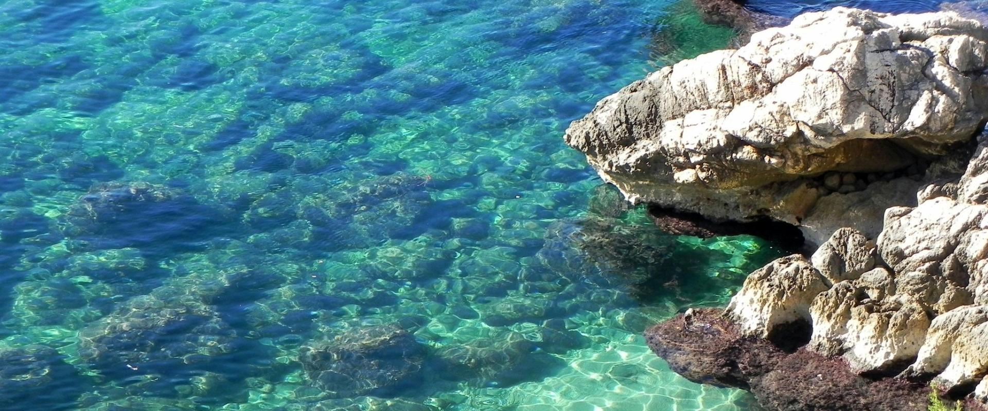 Explore the stunning turquoise waters and rocky coastline of Dubrovnik, Croatia. Perfect for travel inspiration.