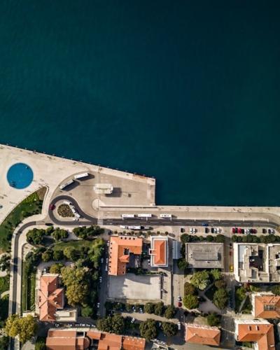 bird's eye photography high rise building