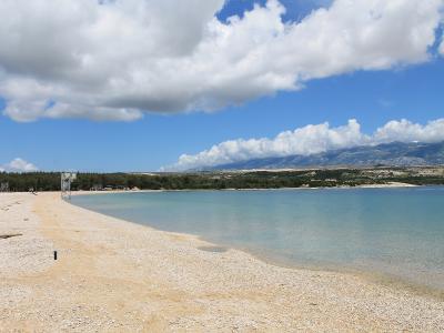 Strand Zrce mit Blick auf Club Kalypso