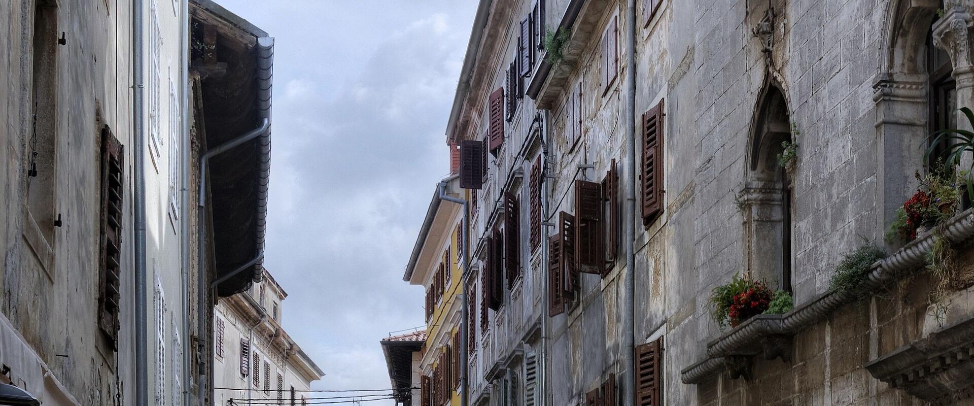Decumanus Street