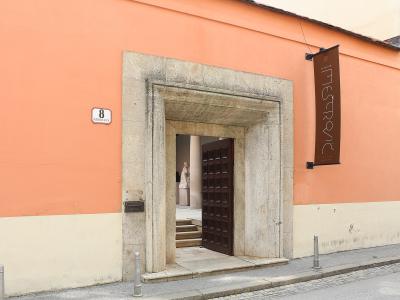 A peach-colored building facade with a stone archway entrance, a vertical brown banner reading "MEŠTROVIĆ", and a street sign showing "8 MLETAČKA ULICA".