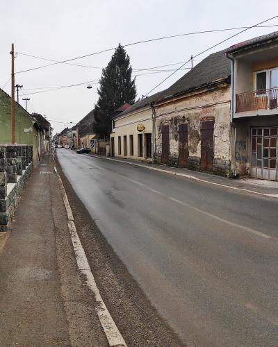 Hrvatska ulica, Glina