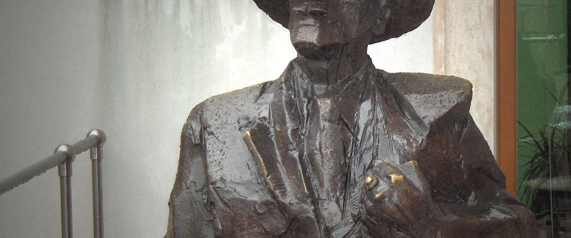 James Joyce Statue (Café Uliks, Pula)