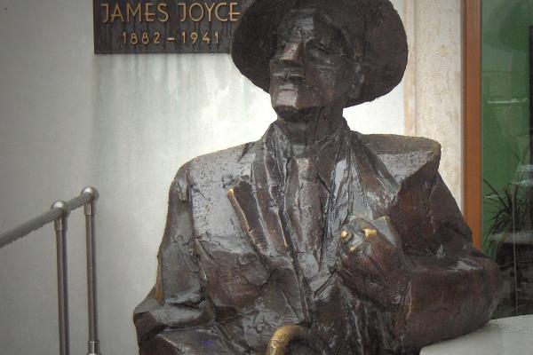 James Joyce Statue (Café Uliks, Pula)