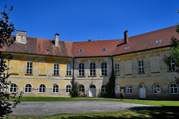 Empirej Castle