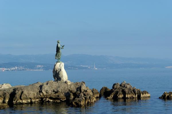 Statue of the Girl with the Seagull