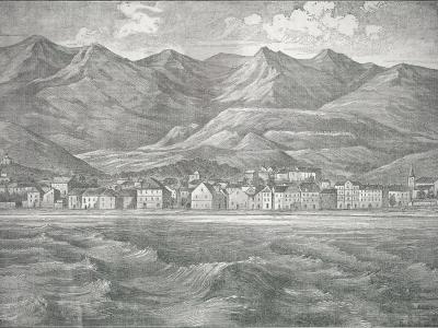 A black-and-white engraving depicting a coastal town with a row of buildings along the waterfront, backed by large mountains, with the filename indicating "Vienac Karlobag".