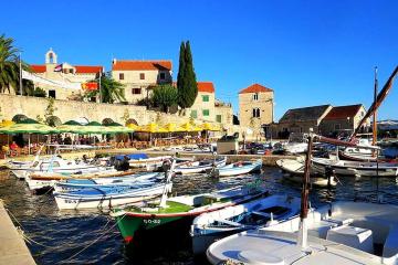 Bol, Croatia - panoramio - Zoran Kurelić Rabko (1)