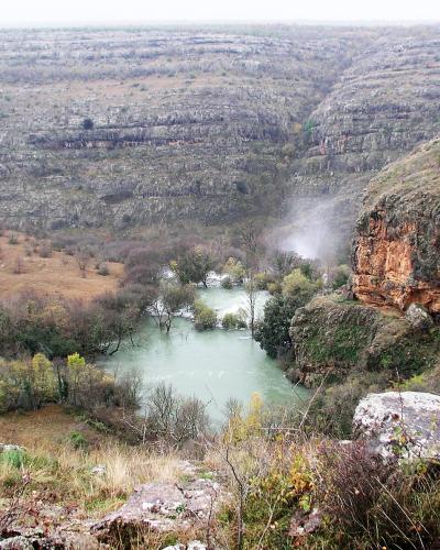 Manojlovac waterfall P1014887mod