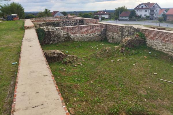 13th-century Bishop’s Fortress (Remains)